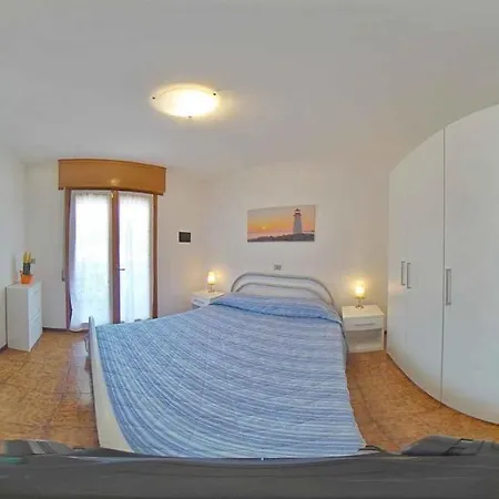 Apartment In Lignano Sabbiadoro 42770 Apartamento *