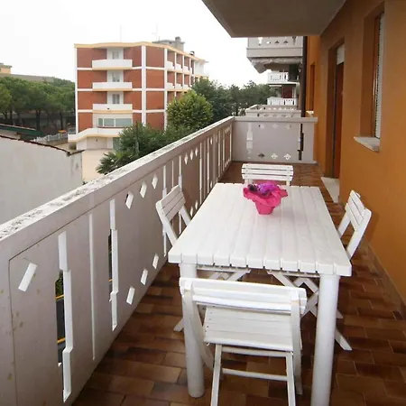 Apartment In Lignano Sabbiadoro 42770 アパート