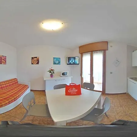 Apartment In Lignano Sabbiadoro 42770 アパート *